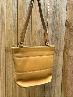 1998 Classic Women's Leather Shoulder Bag